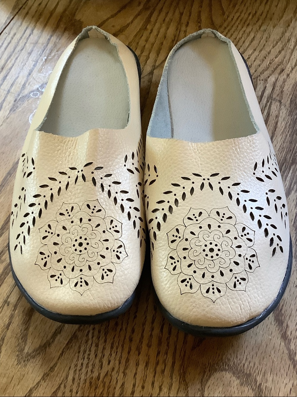 Women's Cream Slip-On Floral Comfort Shoes